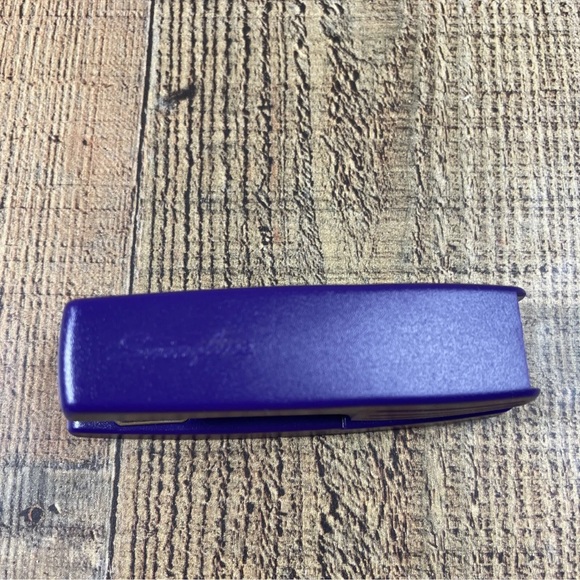 SWINGLINE | Small Purple/Blue Desk Stapler - Picture 7 of 8